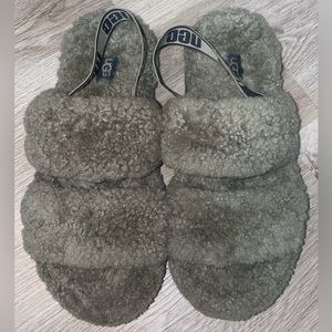 Women’s UGGs Fluffita size 9m Color Army Green